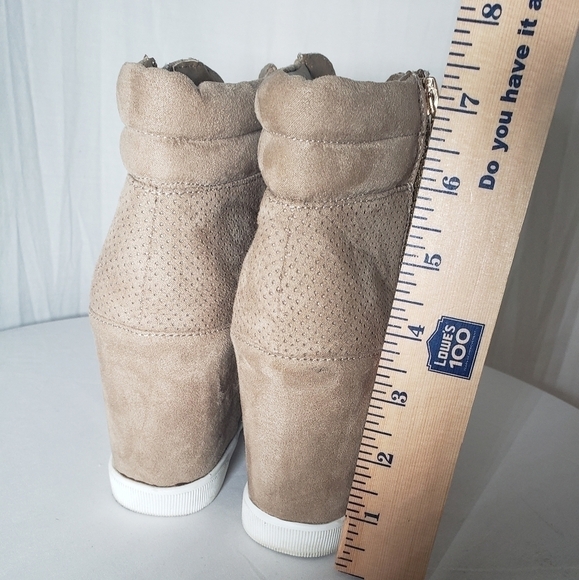 Shoe Dazzle Talisa Tan Wedge Heel Fuax Suede Shoe Sz 7.5 - Picture 5 of 7